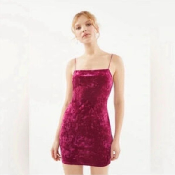 UO Urban Renewal Women’s Small Magenta Pink Velvet Strappy Mini Cocktail Dress S - Picture 4 of 13